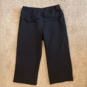 💜🖤 Lululemon Cropped Leggings Black Size 6 + Bonus Purple GapFit Tank Sz S